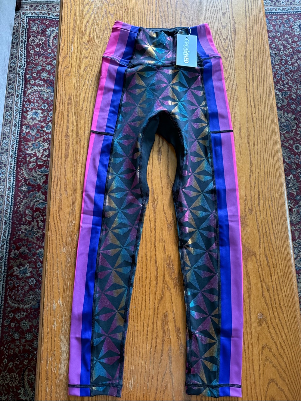CROWNED Athletics Women’s Purple & Pink Geometric Active Leggings